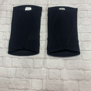 Gym Shark knee support.